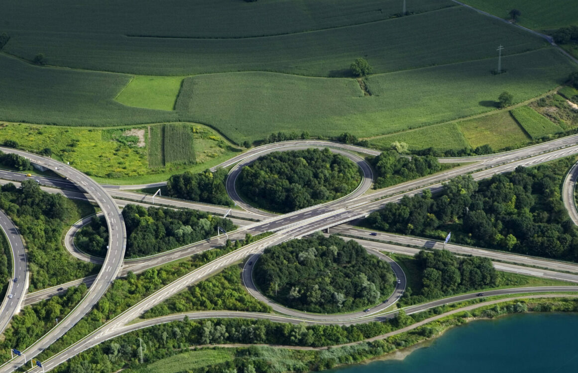 Ansicht von Straßenverkehr aus der Vogelperspektive
