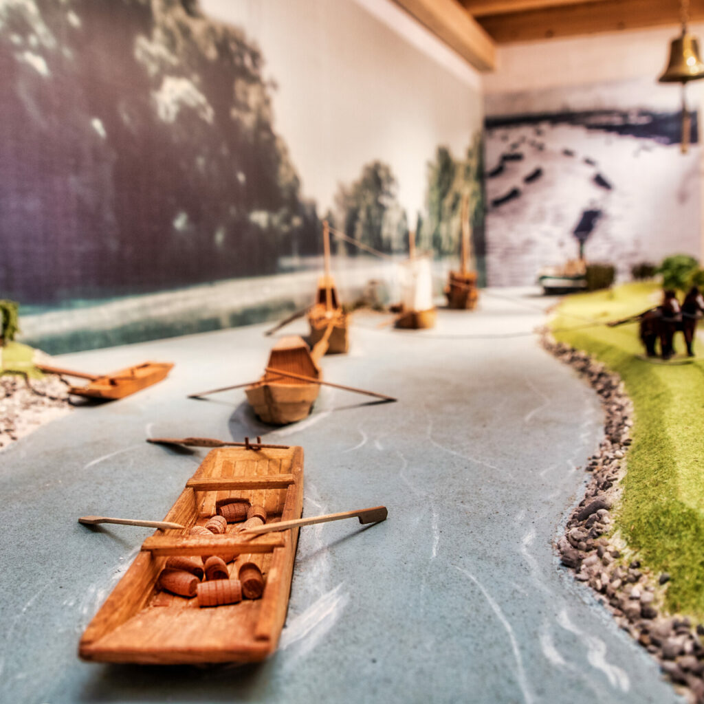 Museums-Miniatur von Booten auf dem Rhein