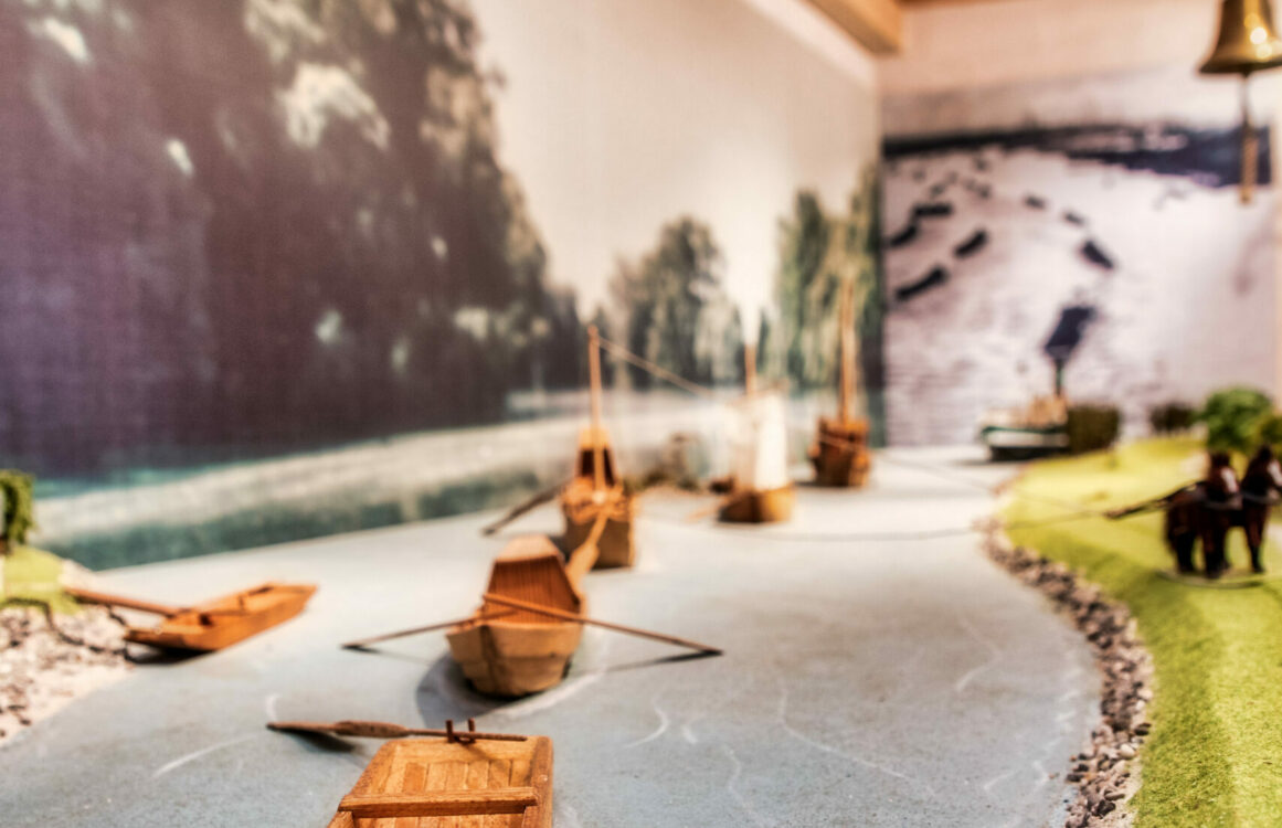 Museums-Miniatur von Booten auf dem Rhein