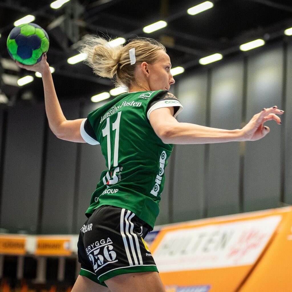 Sportlerin beim Handball