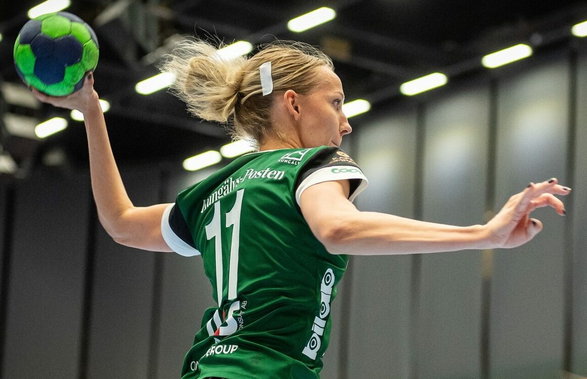 Sportlerin beim Handball